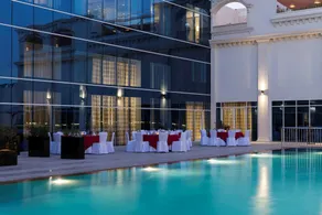 Radisson Blu Hotel, Ajman - Piscina