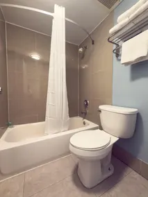 SureStay by Best Western Jacksonville Airport - Bathroom