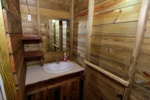 Pilgrims Paradise Cabin 2 - Bathroom