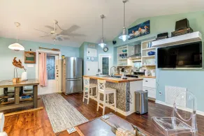 Walk to Pier: Bayside Getaway w/ Screened Balcony - Innvendig