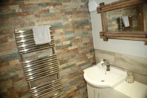 Lledr House Hostel near two Zip World sites - Bathroom