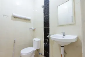 Hotel O Yogyakarta near Universitas Gadjah Mada formerly Sellinas Guesthouse - Baño