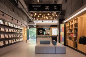Guangzhou Desti Youth Hostel - Rainbow Bridge Metro Station-24H Reception&English Service& Cafe& Bar& Luggage Storage& Large Public Area - Reception