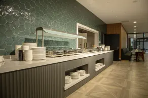 V Center Hotel - Restaurant