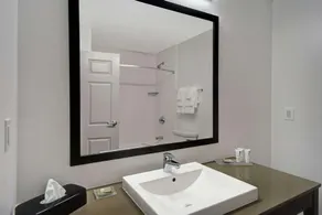 Country Inn & Suites by Radisson, Cincinnati Airport, KY - Salle de bain
