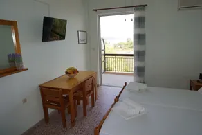 MariRena Plaz - Camera