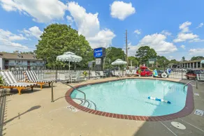 Candlewick Inn and Suites - Piscine
