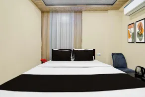 Townhouse Madhyamgram Chowmatha Bus Terminal Kolkata Formerly Star Guest House - Værelse