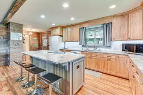 On Lake Tillery: Spacious Home w/ Screened Porch! - Innenbereich