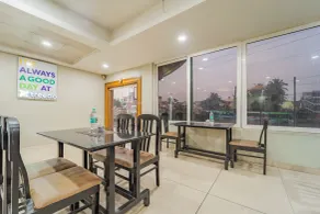 Treebo Akshaya Palace Inn - Restaurant