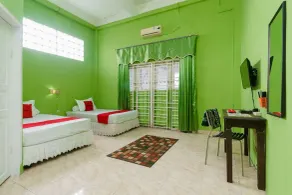 RedDoorz Syariah near Museum Tsunami Aceh 2 - Room