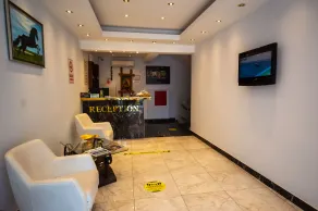MOONBOW BEACH HOTEL - Reception