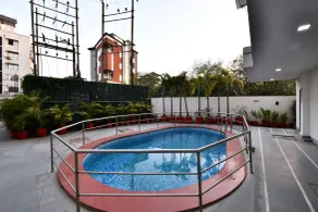 Click White House Residency, Vadodara - Piscine