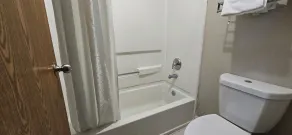Super 8 by Wyndham San Antonio/Fiesta - Bathroom