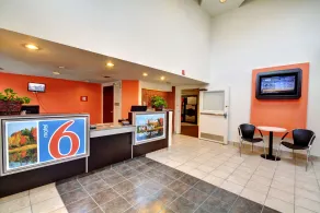 Motel 6-Newport, RI - Hall