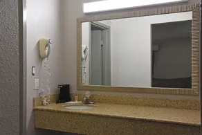 Days Inn by Wyndham Lebanon - Salle de bain