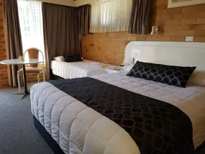 Cousins Motor Inn - Habitación