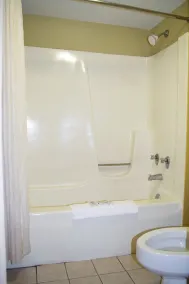 Americas Best Value Inn St. Louis Downtown - Room