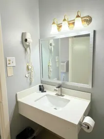 Americas Best Value Inn Giddings - Bathroom