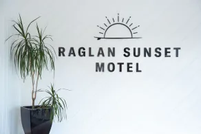 Raglan Sunset - Reception