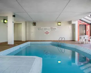 Econo Lodge By the Falls - Piscine