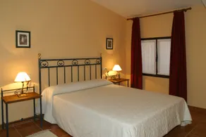 Hotel y apartamentos La Casa Rural - Chambre