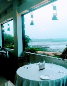 Lake Side Resort Neermahal - Restaurant
