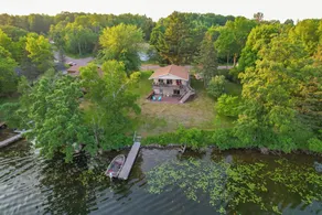 Lakefront Birchwood House w/ Deck + Fire Pit! - Innenbereich