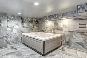 Luxe Philly Home w/ Indoor Jacuzzi & 100-inch TV! - Innenbereich