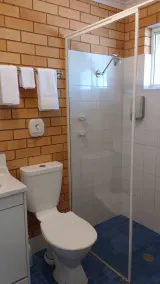 Bosuns Inn Motel - Bathroom