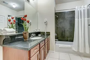 Villa Laverne 3 Bed Room Suite Furnished Condos - Badeværelse