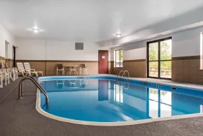 Quality Inn & Suites Anderson I-69 - Piscine