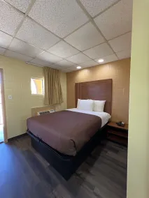 Executive Inn & Suites Near Lackland AFB - Room
