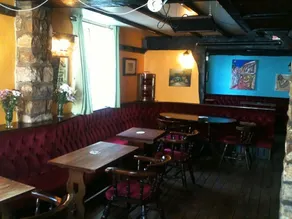 Queen In The West - Lounge