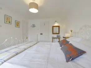 2 Trerise Cottage - Room