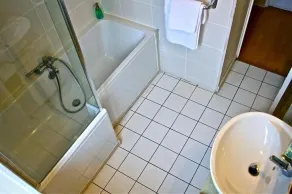 L'Hôtel du Périgord - Bathroom