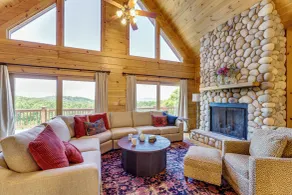 Hot Tub, Game Room! Group-Friendly Nebo Cabin - Intérieur