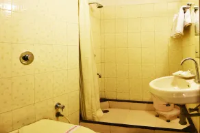 Hotel Sapphire Opposite Golden Temple - Baño