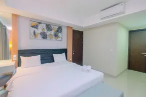 Cozy 2BR Apartment Nine Residence with City View By Travelio - Room