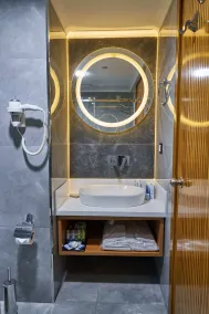 Eliz Hotel Convention Center Thermal Spa & Wellnes - Bathroom