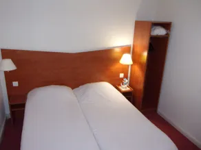 Hôtel Kyriad Chantilly - Vue de la chambre