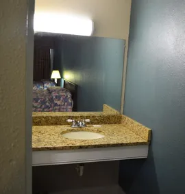 Budget inn - Bathroom sink
