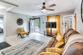 Walkable Location! Peaceful Toccoa Escape w/ Yard - Innvendig