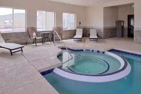 Holiday Inn Express & Suites Williams by IHG - Piscina