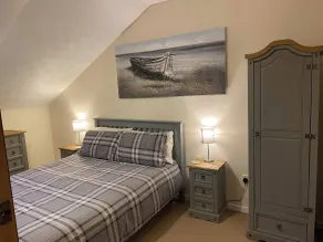2 Bedroom Riverside Apartment St Neots - Rum