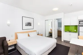 Majestic Oasis Apartments - Zimmer