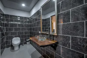 Yucca Beachfront Hotel - Bathroom