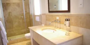 The Royal Hotel - Bathroom