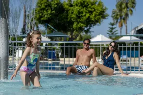 Iz Flower Side Beach Hotel - Piscina