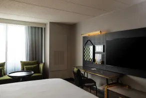 Renaissance Chicago North Shore Hotel - Room